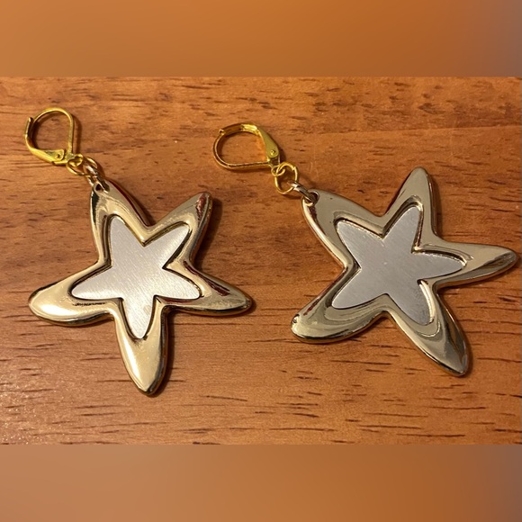 NEW Gold two-toned earring - Picture 1 of 3